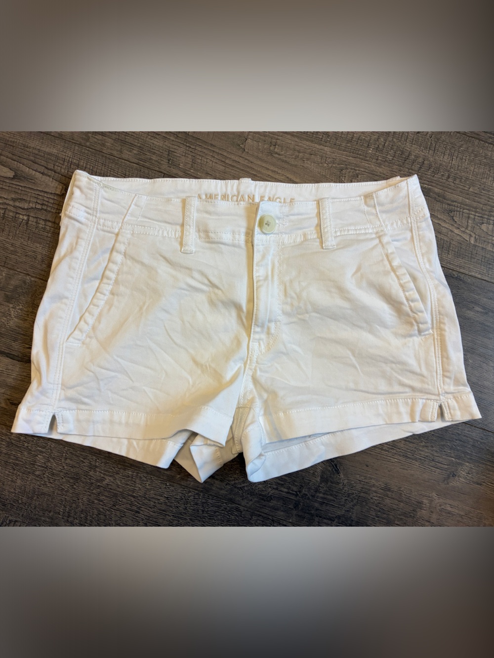 American Eagle Outfitters Women's White Midi Khaki Chino Shorties Sz: 6 NWOT